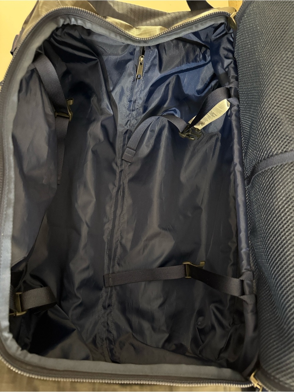 Patagonia Black Hole Wheeled Duffel 40L in “Big Sur” Blue (Retired) - Picture 7 of 14